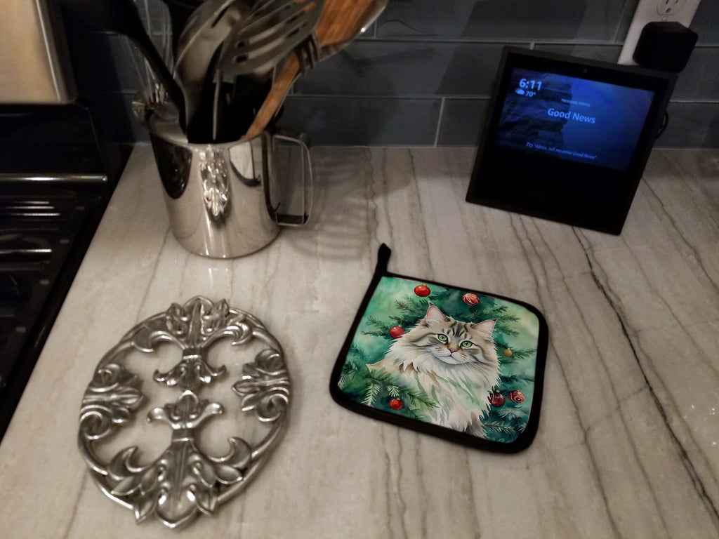 Siberian Cat By the Christmas Tree Pot Holder Set of 2 Heat Resistant Quilted Hot Pads 7.5 x 7.5 Inch, Insulated Kitchen Trivets for Cooking & Baking