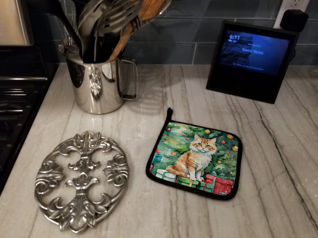 Skookum Cat By the Christmas Tree Pot Holder Set of 2 Heat Resistant Quilted Hot Pads 7.5 x 7.5 Inch, Insulated Kitchen Trivets for Cooking & Baking