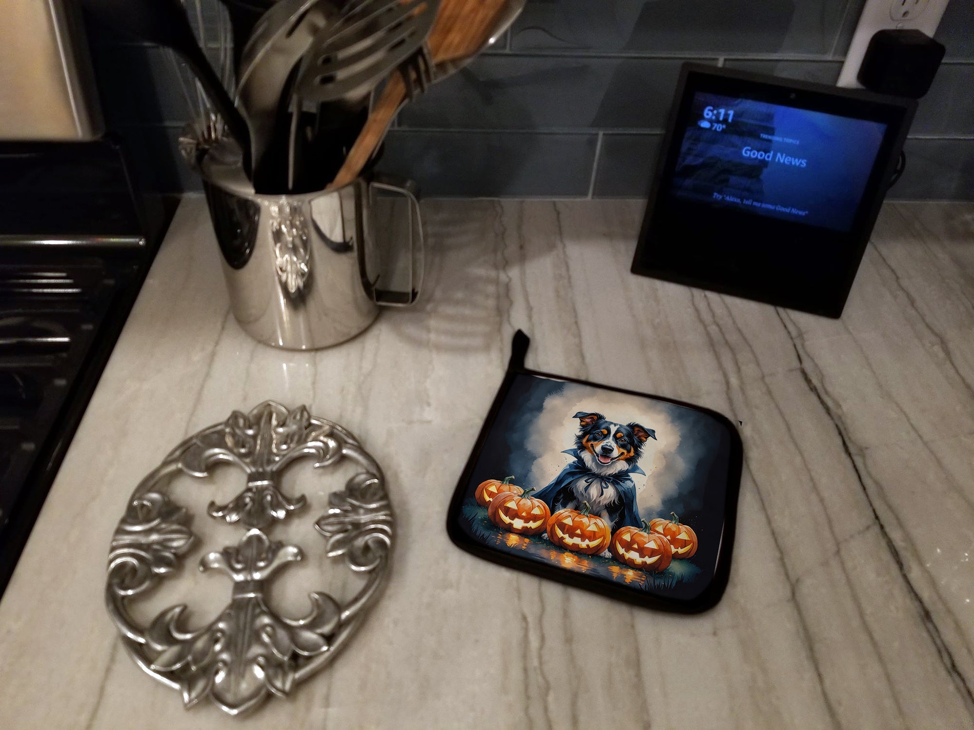 Australian Shepherd Puppy Halloween Pot Holder Set of 2 Heat Resistant Quilted Hot Pads 7.5 x 7.5 Inch, Insulated Kitchen Trivets for Cooking & Baking