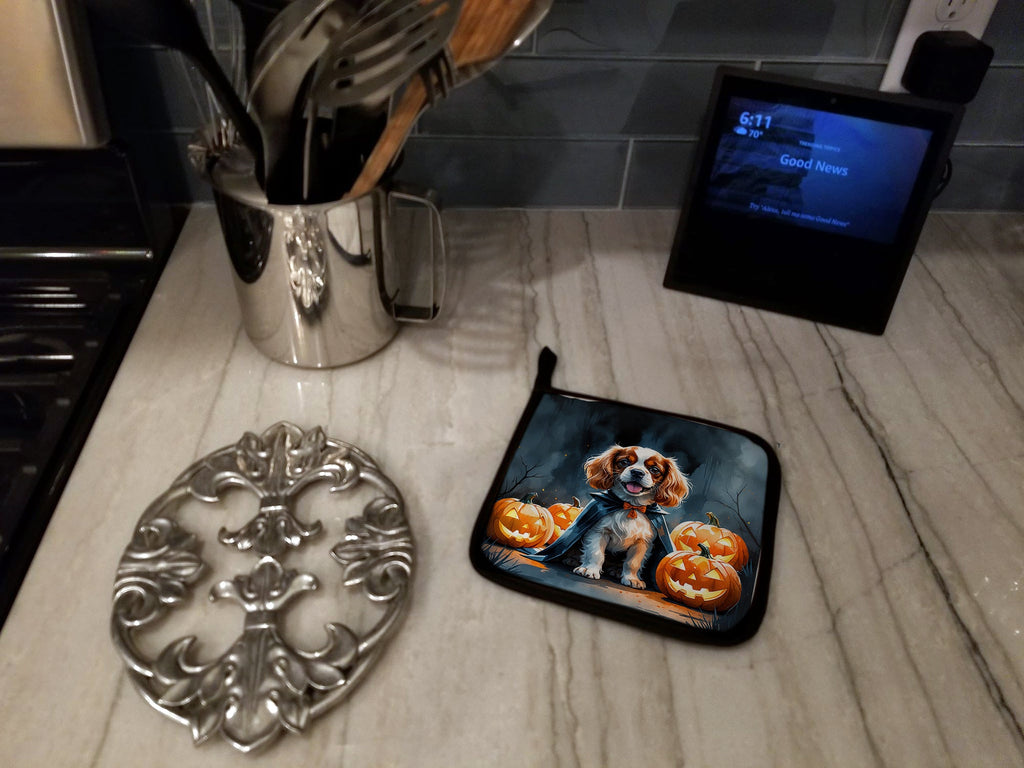 Cavalier Spaniel Puppy Halloween Pot Holder Set of 2 Heat Resistant Quilted Hot Pads 7.5 x 7.5 Inch, Insulated Kitchen Trivets for Cooking & Baking