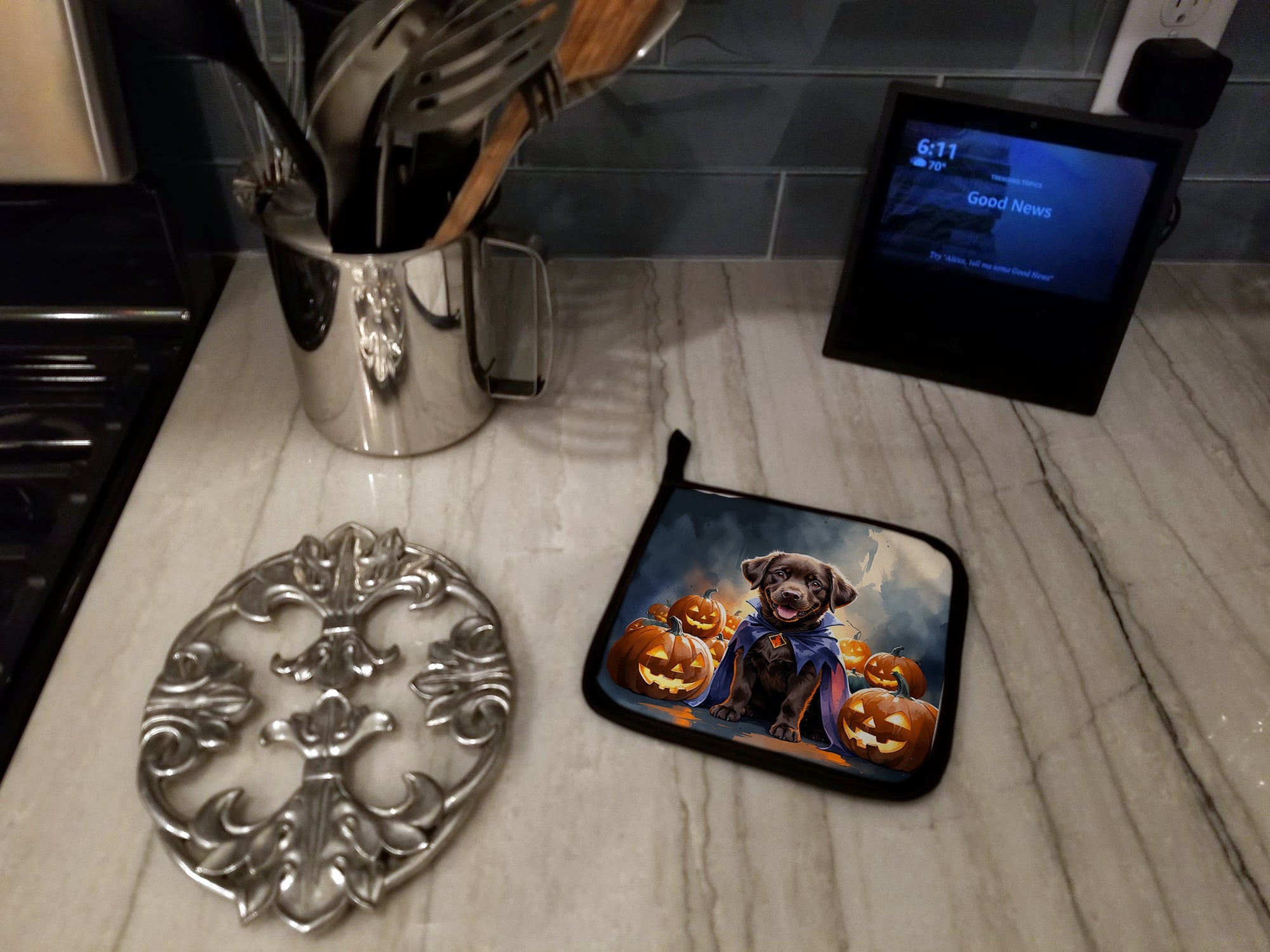 Chocolate Labrador Retriever Puppy Halloween Pot Holder Set of 2 Heat Resistant Quilted Hot Pads 7.5 x 7.5 Inch, Insulated Kitchen Trivets for Cooking & Baking