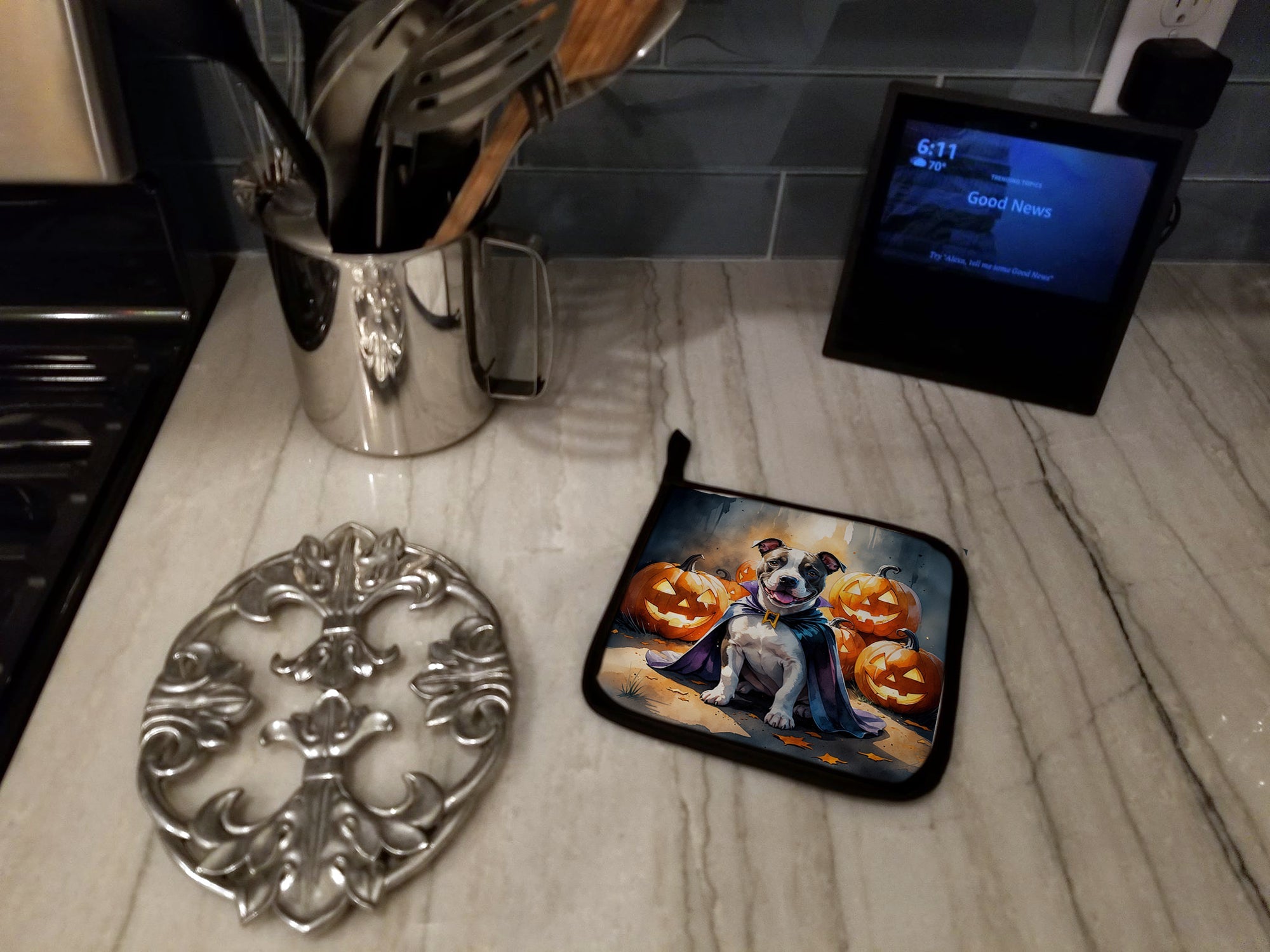 Pit Bull Terrier Puppy Halloween Pot Holder Set of 2 Heat Resistant Quilted Hot Pads 7.5 x 7.5 Inch, Insulated Kitchen Trivets for Cooking & Baking