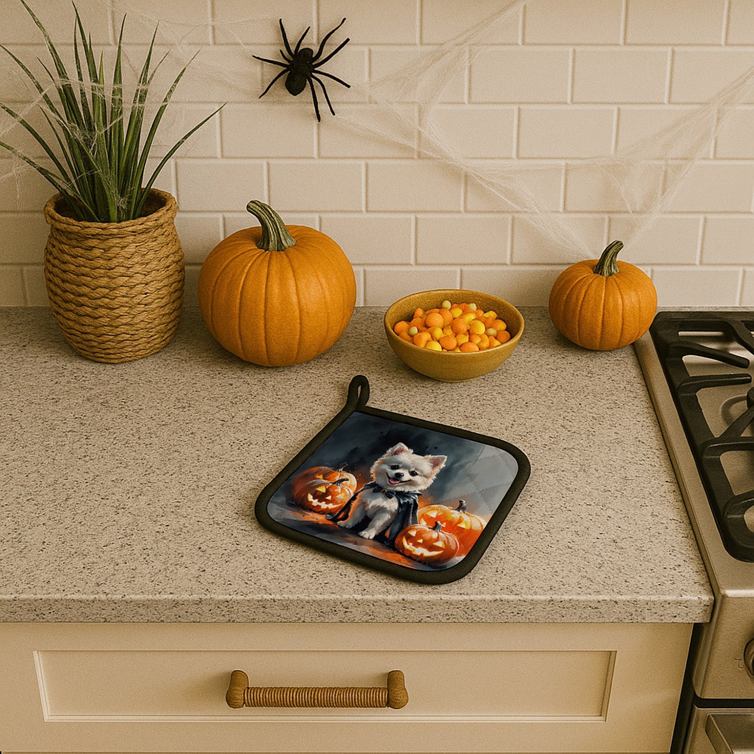 White Pomeranian Puppy Halloween Pot Holder Set of 2 Heat Resistant Quilted Hot Pads 7.5 x 7.5 Inch, Insulated Kitchen Trivets for Cooking & Baking