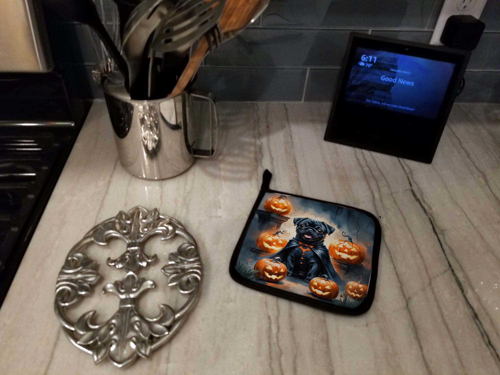 Black Pug Puppy Halloween Pot Holder Set of 2 Heat Resistant Quilted Hot Pads 7.5 x 7.5 Inch, Insulated Kitchen Trivets for Cooking & Baking