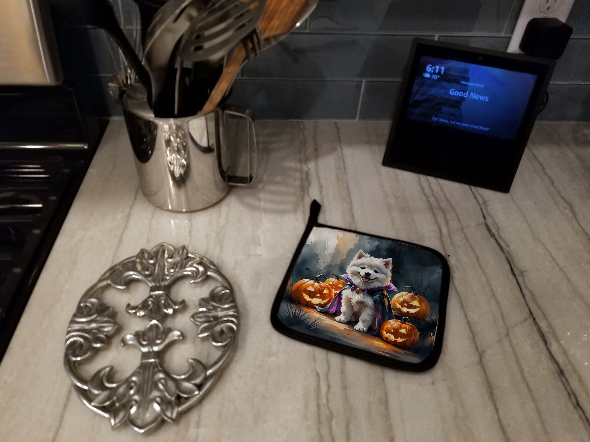 Samoyed Puppy Halloween Pot Holder Set of 2 Heat Resistant Quilted Hot Pads 7.5 x 7.5 Inch, Insulated Kitchen Trivets for Cooking & Baking