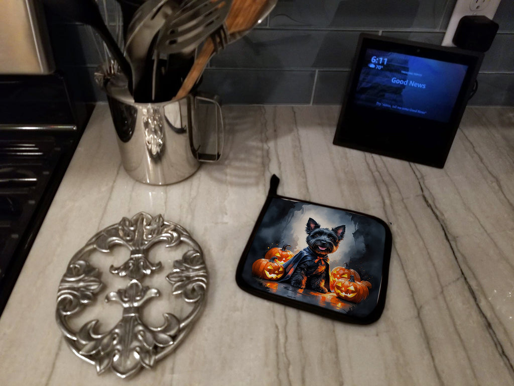 Scottish Terrier Puppy Halloween Pot Holder Set of 2 Heat Resistant Quilted Hot Pads 7.5 x 7.5 Inch, Insulated Kitchen Trivets for Cooking & Baking