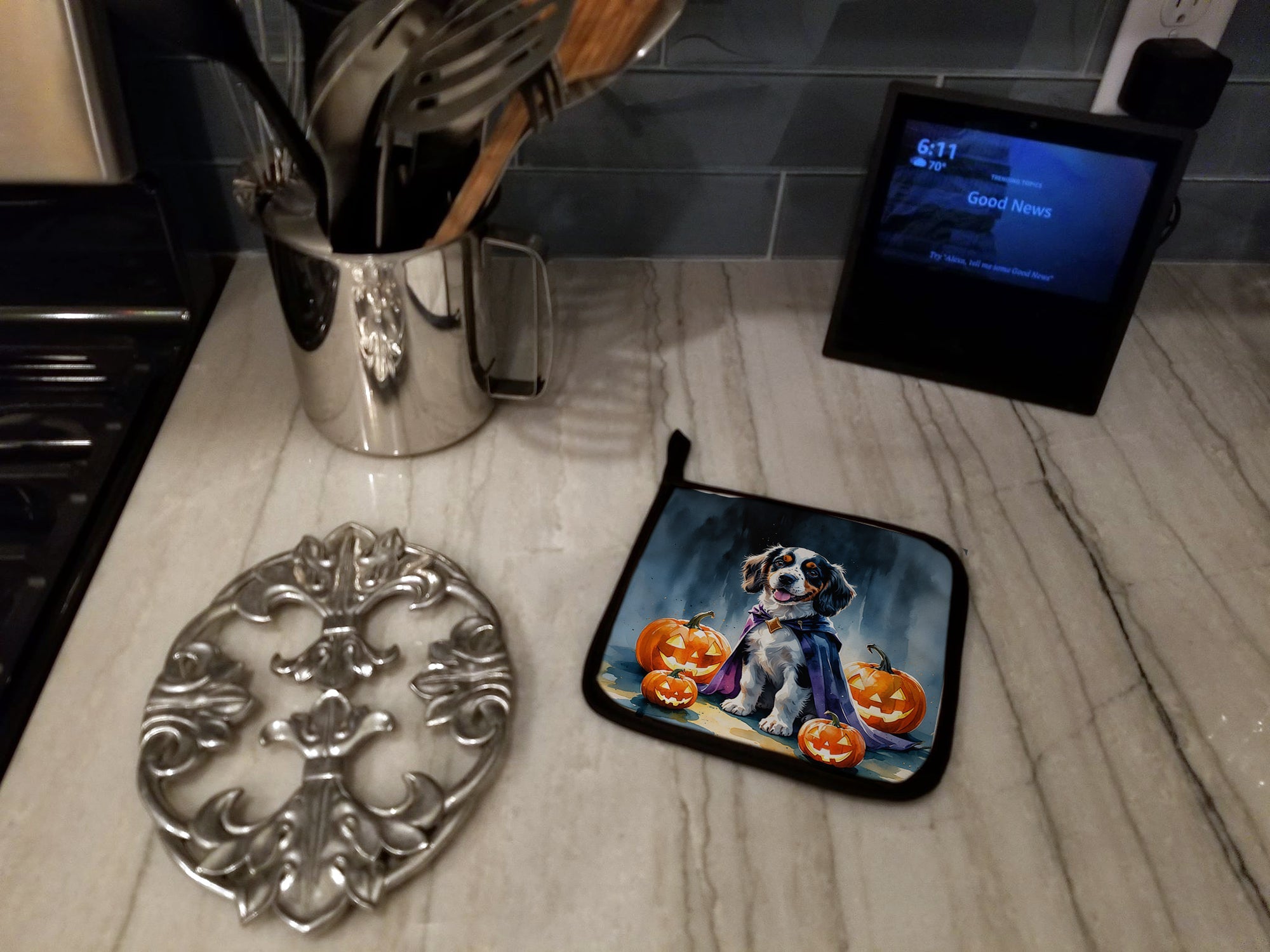Welsh Springer Spaniel Puppy Halloween Pot Holder Set of 2 Heat Resistant Quilted Hot Pads 7.5 x 7.5 Inch, Insulated Kitchen Trivets for Cooking & Baking