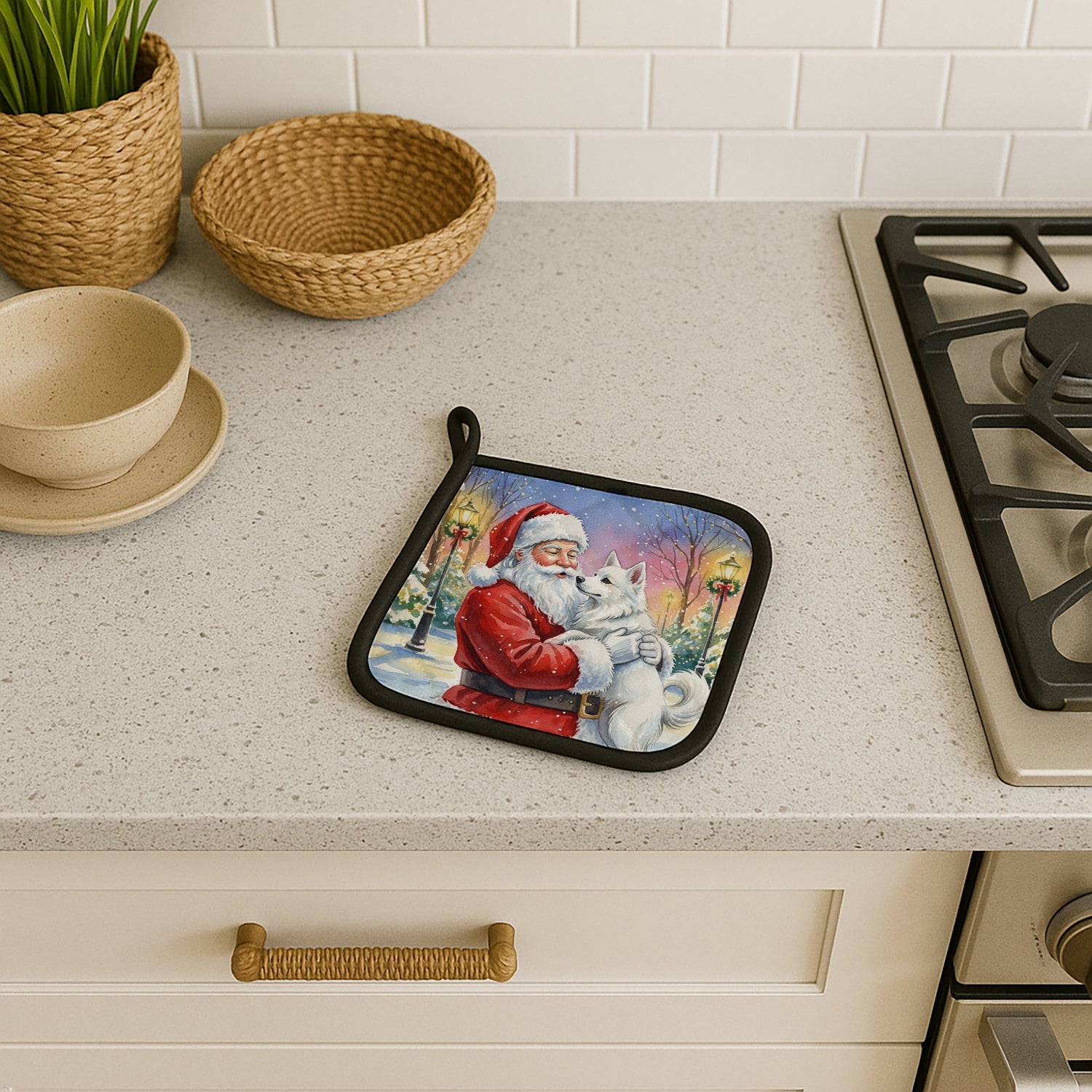 American Eskimo with Santa Claus Pot Holder Set of 2 Heat Resistant Quilted Hot Pads 7.5 x 7.5 Inch, Insulated Kitchen Trivets for Cooking & Baking