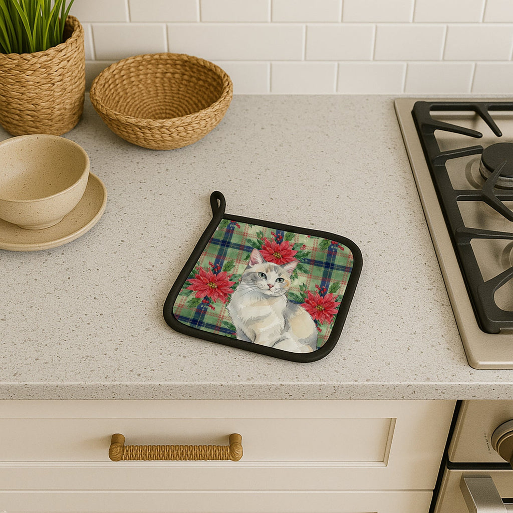 Dilute Calico Cat with Poinsettias Pot Holder Set of 2 Heat Resistant Quilted Hot Pads 7.5 x 7.5 Inch, Insulated Kitchen Trivets for Cooking & Baking