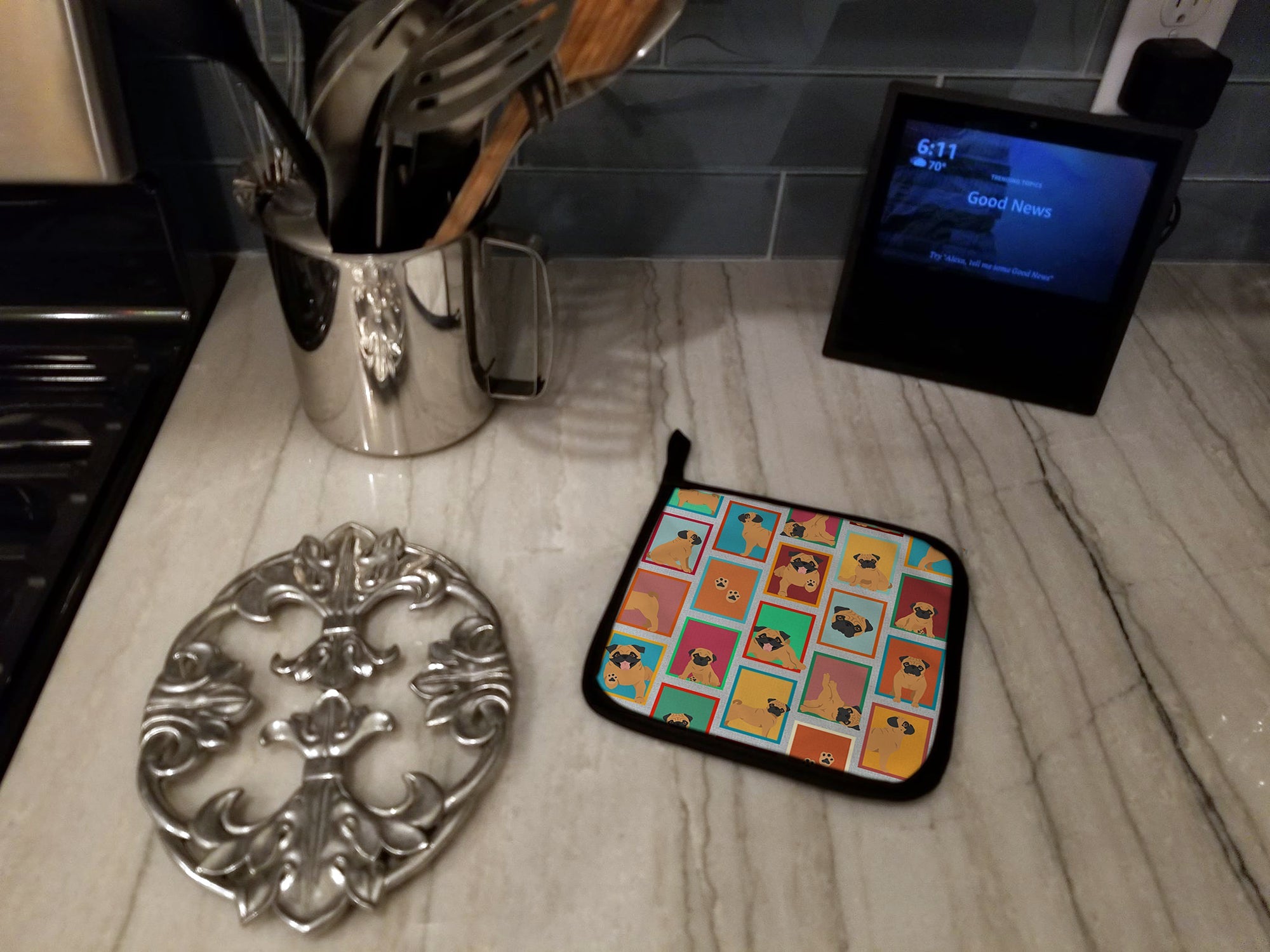 Lots of Apricot Pug Pot Holder Set of 2 Heat Resistant Quilted Hot Pads 7.5 x 7.5 Inch, Insulated Kitchen Trivets for Cooking & Baking