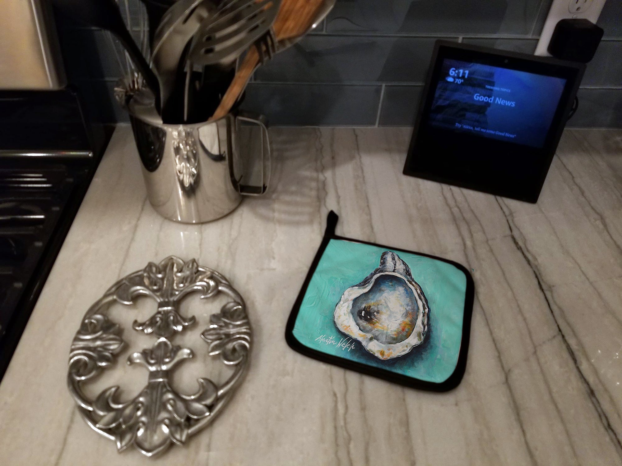 Aqua Pearl Oyster Pot Holder Set of 2 Heat Resistant Quilted Hot Pads 7.5 x 7.5 Inch, Insulated Kitchen Trivets for Cooking & Baking