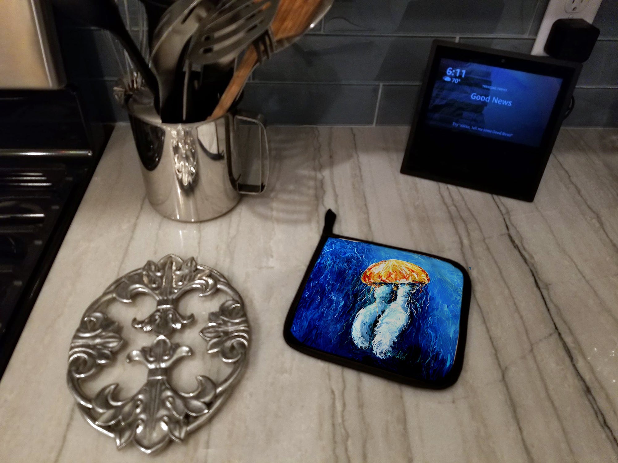 Fanta Sea Jellyfish Pot Holder Set of 2 Heat Resistant Quilted Hot Pads 7.5 x 7.5 Inch, Insulated Kitchen Trivets for Cooking & Baking