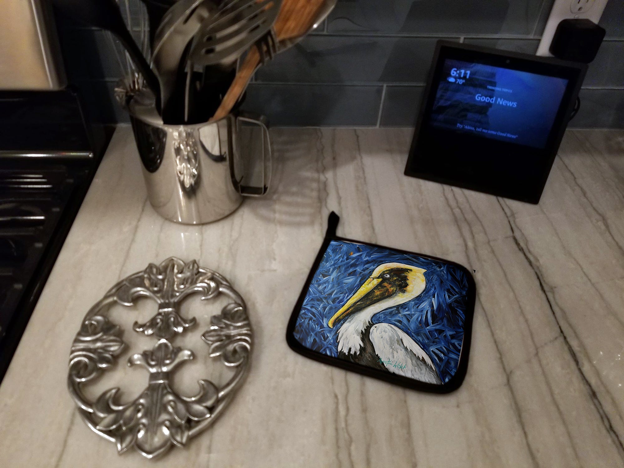Fierce Pelican Pot Holder Set of 2 Heat Resistant Quilted Hot Pads 7.5 x 7.5 Inch, Insulated Kitchen Trivets for Cooking & Baking