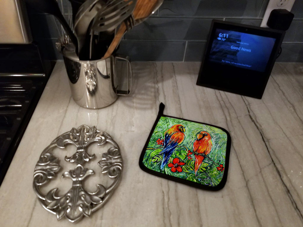 Fred and Freda Parrots Pot Holder Set of 2 Heat Resistant Quilted Hot Pads 7.5 x 7.5 Inch, Insulated Kitchen Trivets for Cooking & Baking