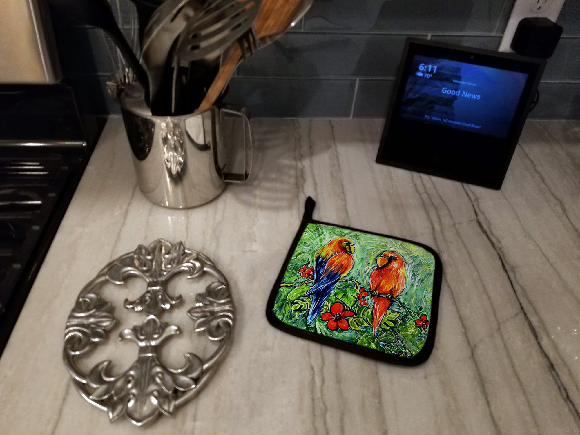 Fred and Freda Parrots Pot Holder Set of 2 Heat Resistant Quilted Hot Pads 7.5 x 7.5 Inch, Insulated Kitchen Trivets for Cooking & Baking