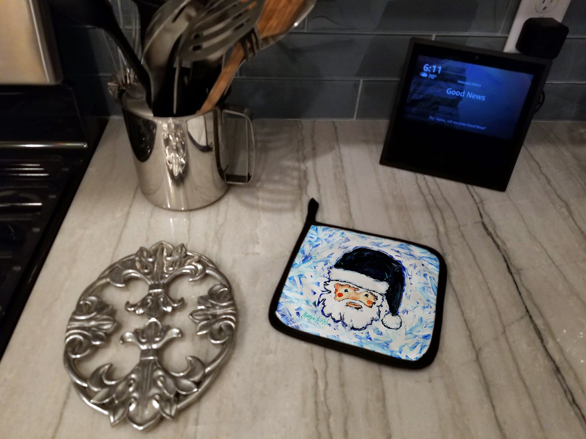Novena Blue Santa Claus Pot Holder Set of 2 Heat Resistant Quilted Hot Pads 7.5 x 7.5 Inch, Insulated Kitchen Trivets for Cooking & Baking