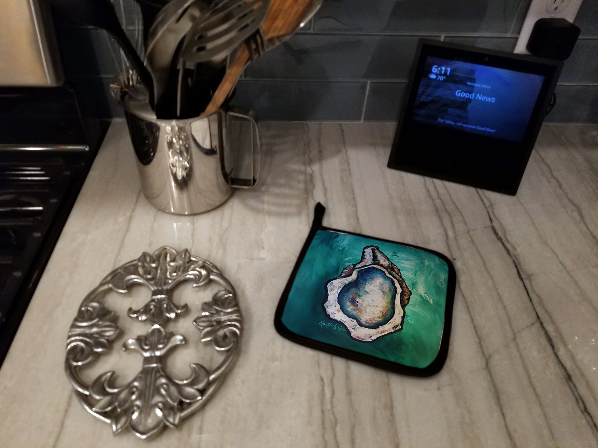 One Shell Oyster Pot Holder Set of 2 Heat Resistant Quilted Hot Pads 7.5 x 7.5 Inch, Insulated Kitchen Trivets for Cooking & Baking