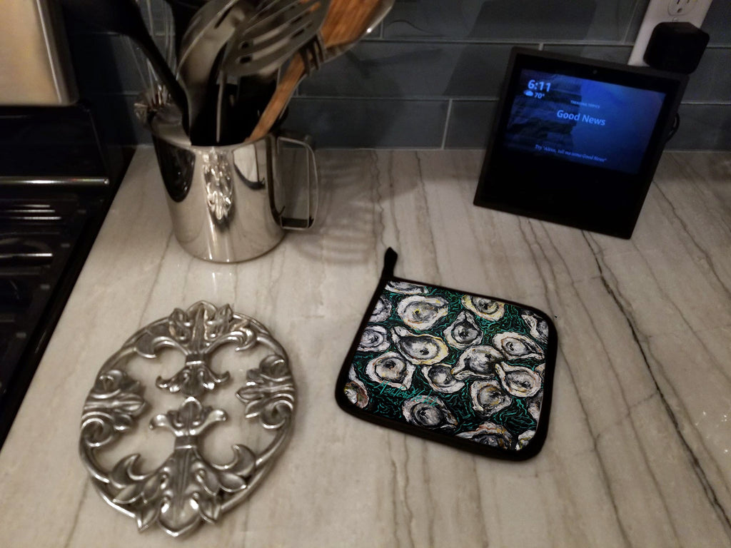 Oyster Lily Pot Holder Set of 2 Heat Resistant Quilted Hot Pads 7.5 x 7.5 Inch, Insulated Kitchen Trivets for Cooking & Baking