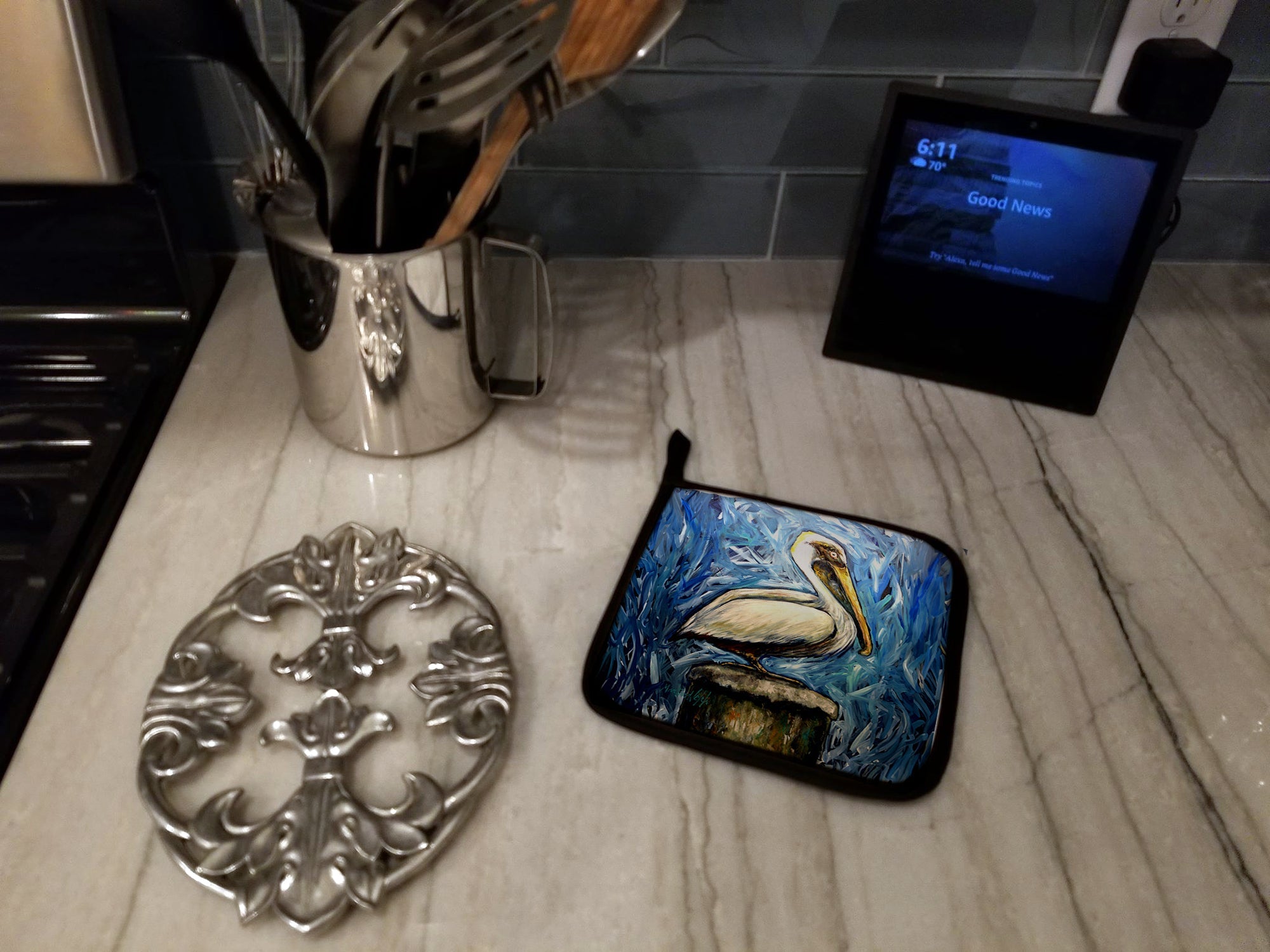 Pelican Blues Pot Holder Set of 2 Heat Resistant Quilted Hot Pads 7.5 x 7.5 Inch, Insulated Kitchen Trivets for Cooking & Baking