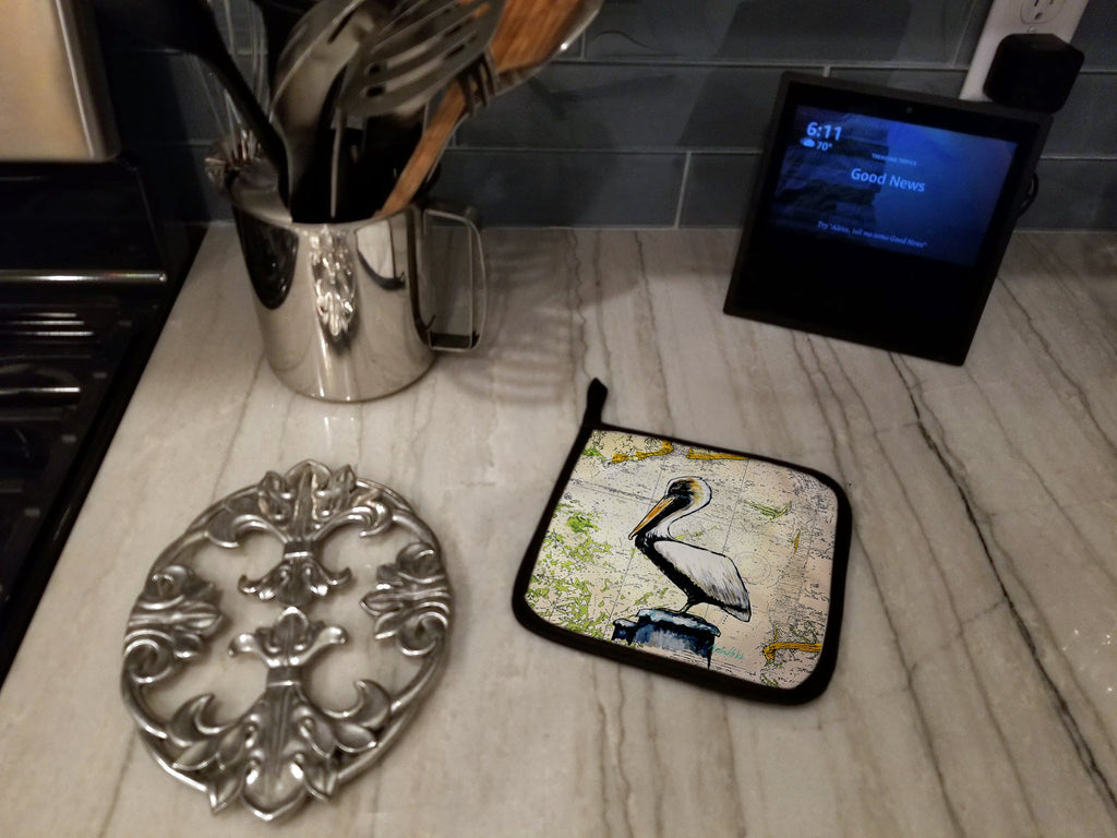 Pelican on Map Pot Holder Set of 2 Heat Resistant Quilted Hot Pads 7.5 x 7.5 Inch, Insulated Kitchen Trivets for Cooking & Baking