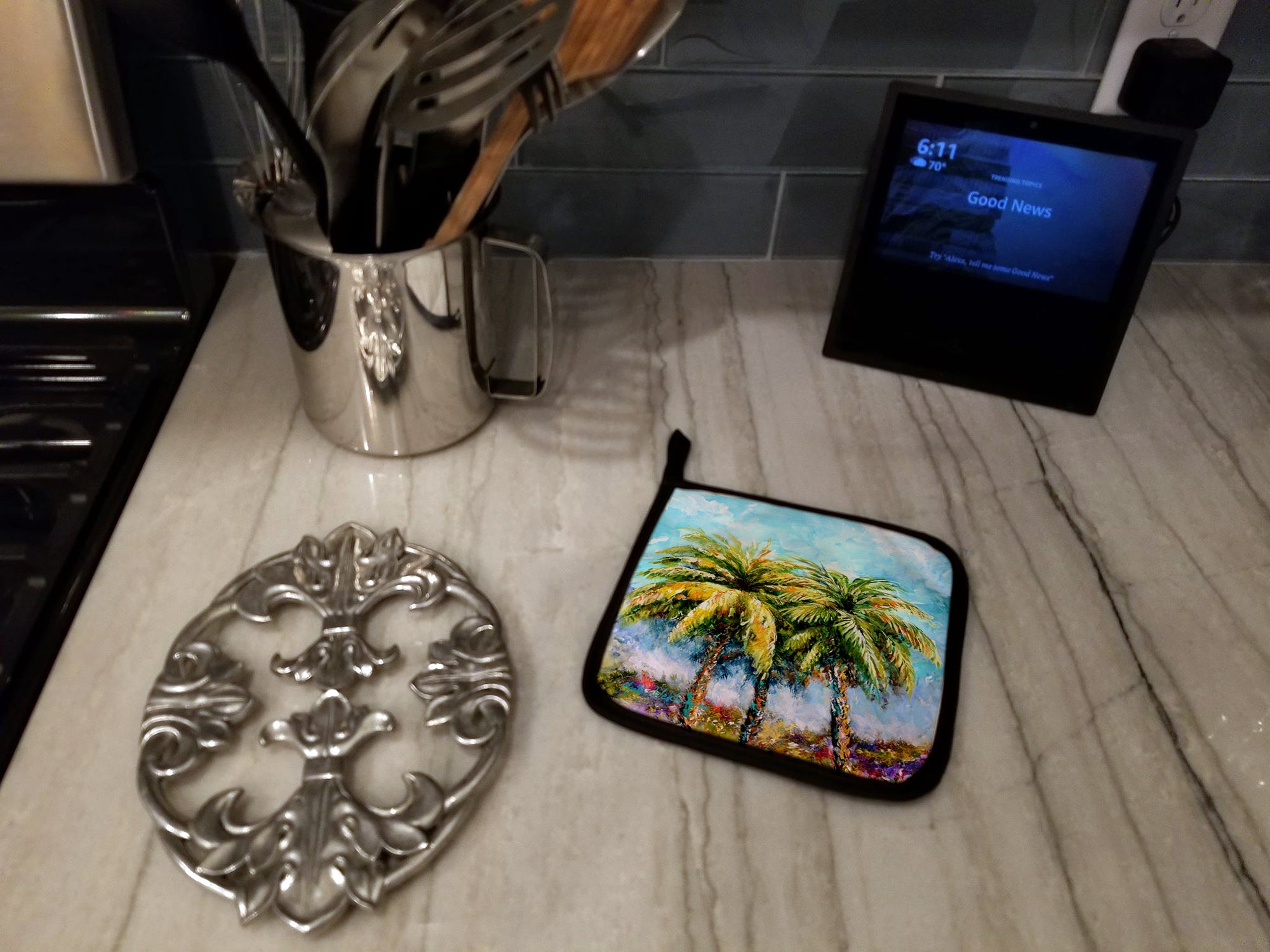 Summer Breezes Palm Tree Pot Holder Set of 2 Heat Resistant Quilted Hot Pads 7.5 x 7.5 Inch, Insulated Kitchen Trivets for Cooking & Baking