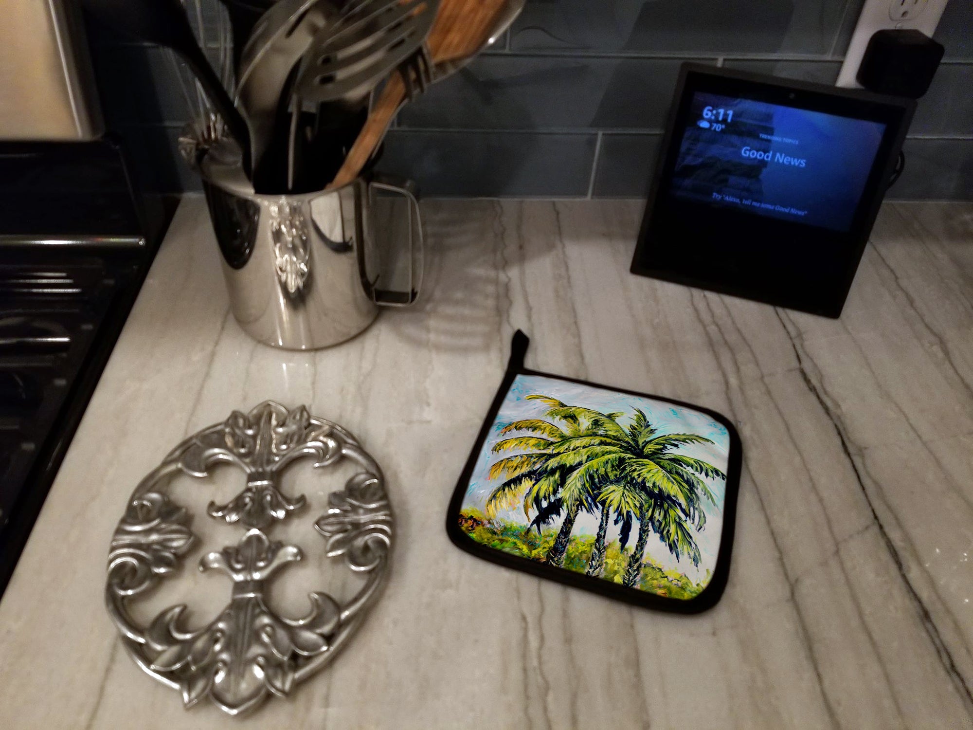Tropical Breeze Palm Trees Pot Holder Set of 2 Heat Resistant Quilted Hot Pads 7.5 x 7.5 Inch, Insulated Kitchen Trivets for Cooking & Baking
