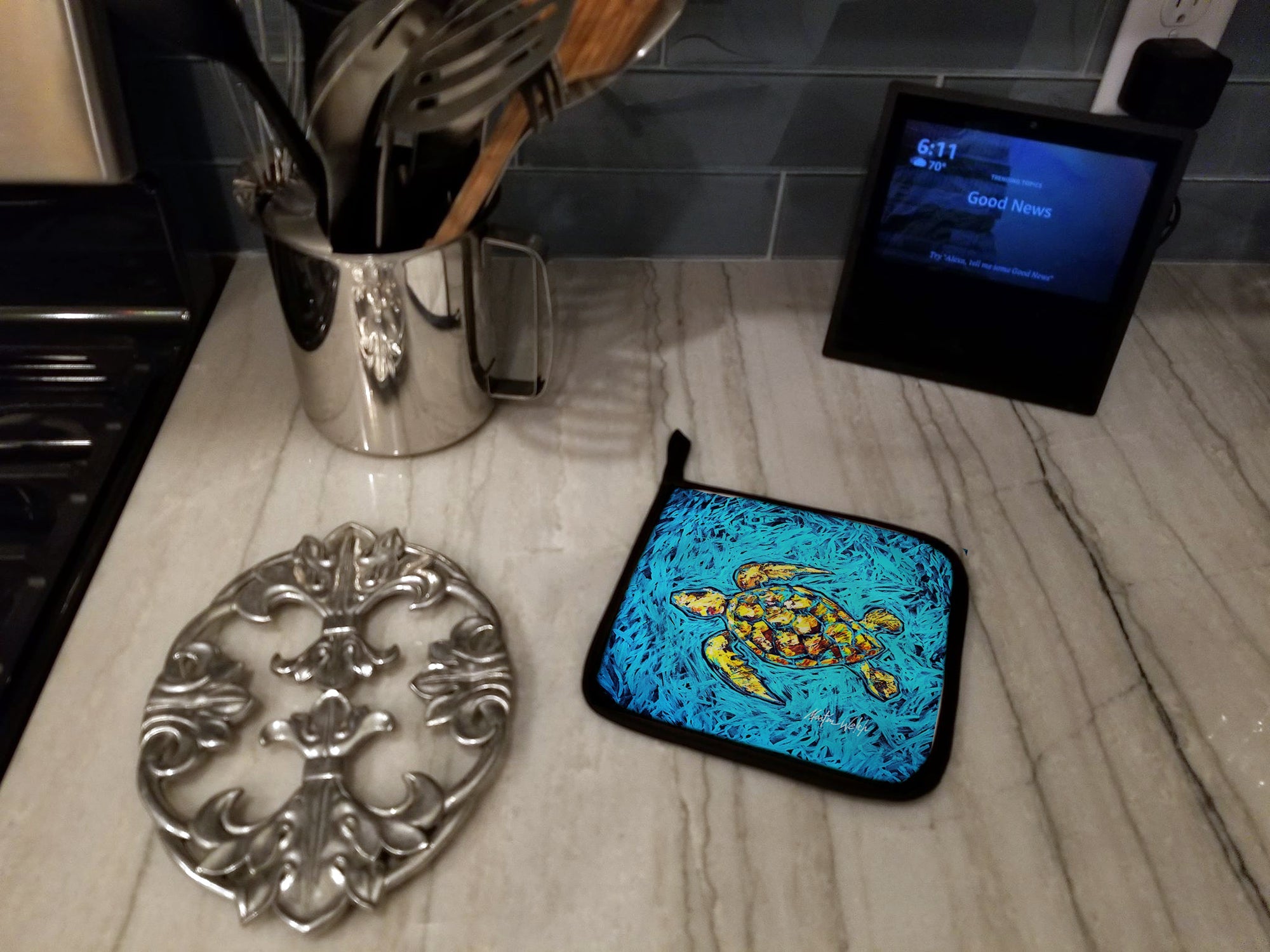 Turtle Drive Pot Holder Set of 2 Heat Resistant Quilted Hot Pads 7.5 x 7.5 Inch, Insulated Kitchen Trivets for Cooking & Baking