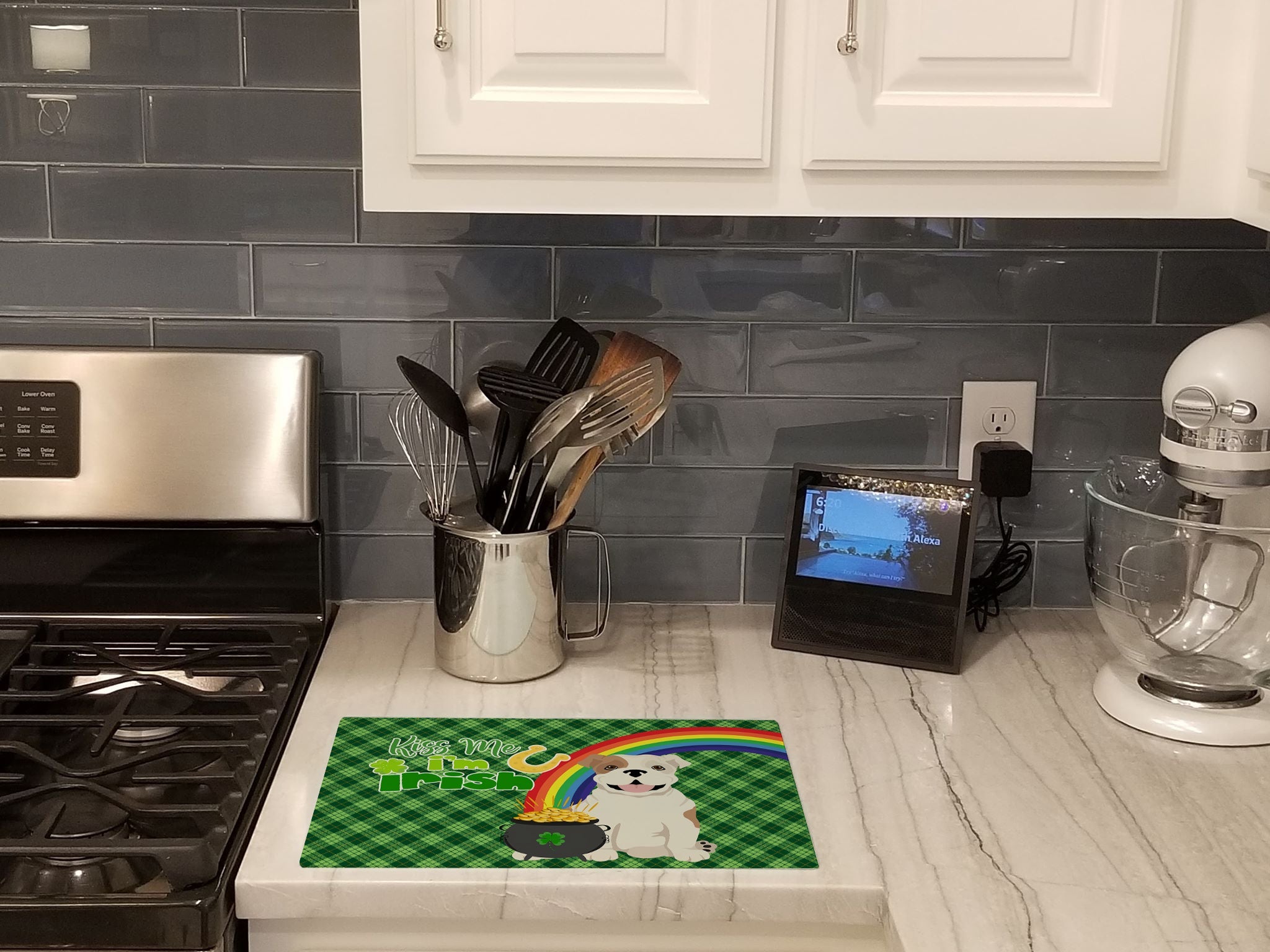 Piebald English Bulldog St. Patrick's Day Cutting Board Tempered Glass Kitchen Cutting Surface, Heat Resistant Chopping, Non-Slip Feet, Food Prep & Serving