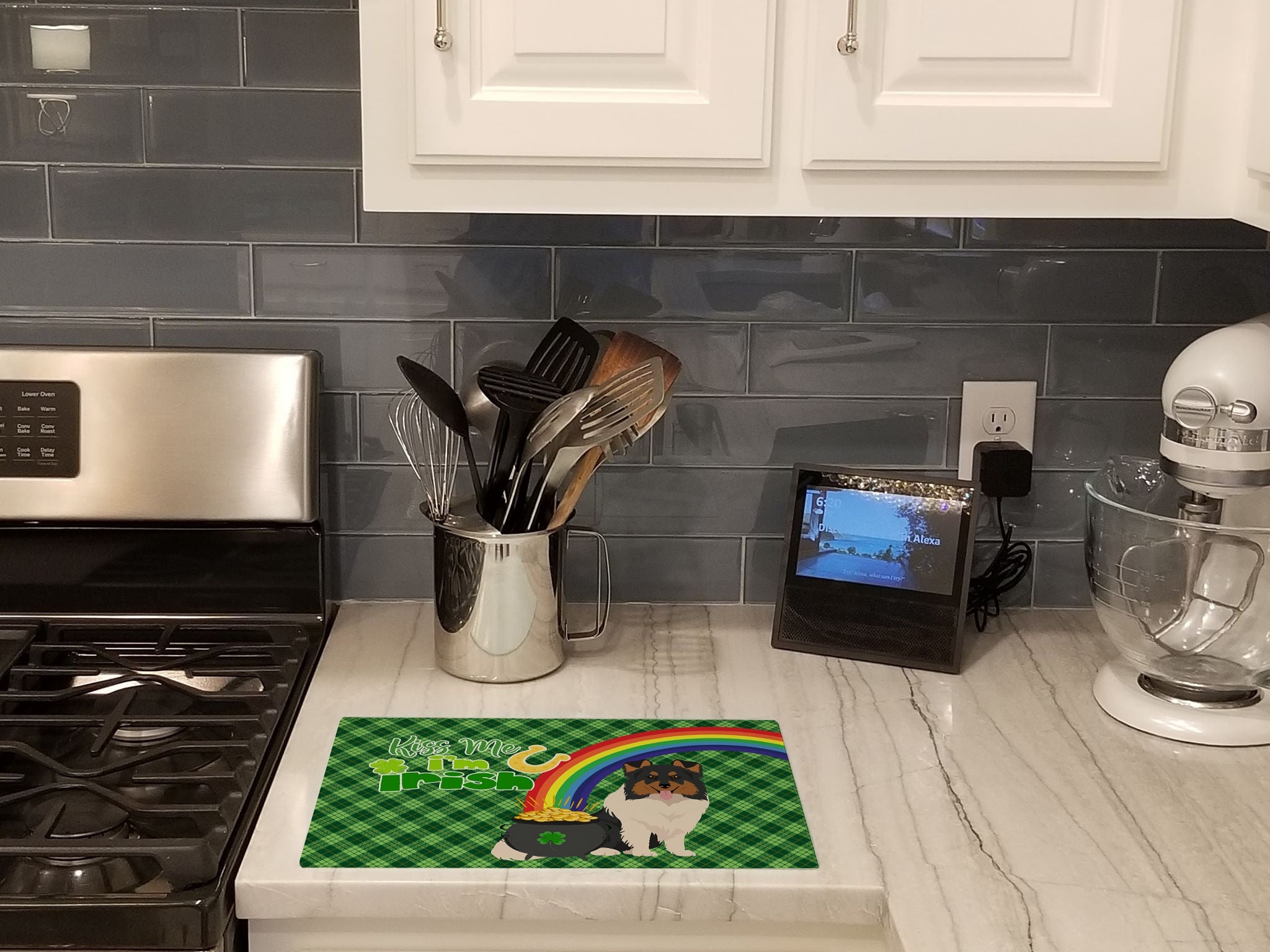 Tricolor Sheltie St. Patrick's Day Cutting Board Tempered Glass Kitchen Cutting Surface, Heat Resistant Chopping, Non-Slip Feet, Food Prep & Serving