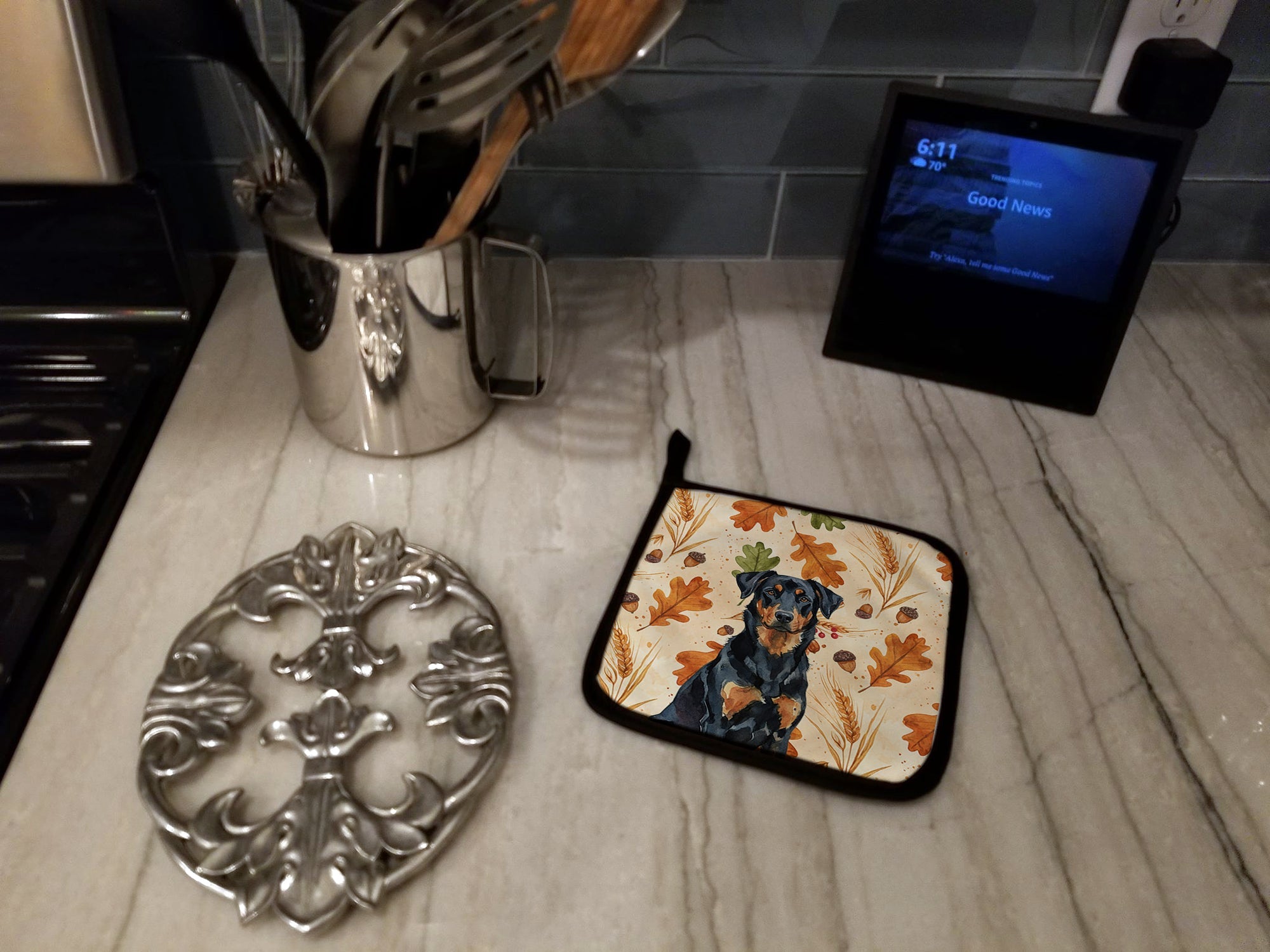 Beauceron Heirloom Fall Pot Holder Set of 2 Heat Resistant Quilted Hot Pads 7.5 x 7.5 Inch, Insulated Kitchen Trivets for Cooking & Baking