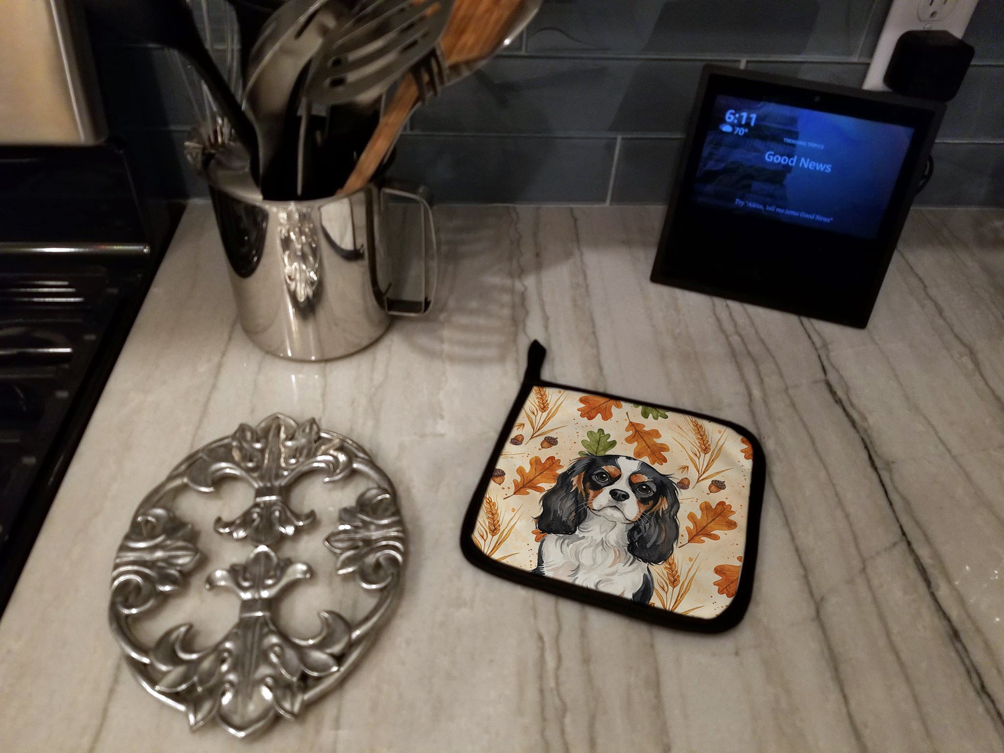Tricolor Cavalier Spaniel Heirloom Fall Pot Holder Set of 2 Heat Resistant Quilted Hot Pads 7.5 x 7.5 Inch, Insulated Kitchen Trivets for Cooking & Baking