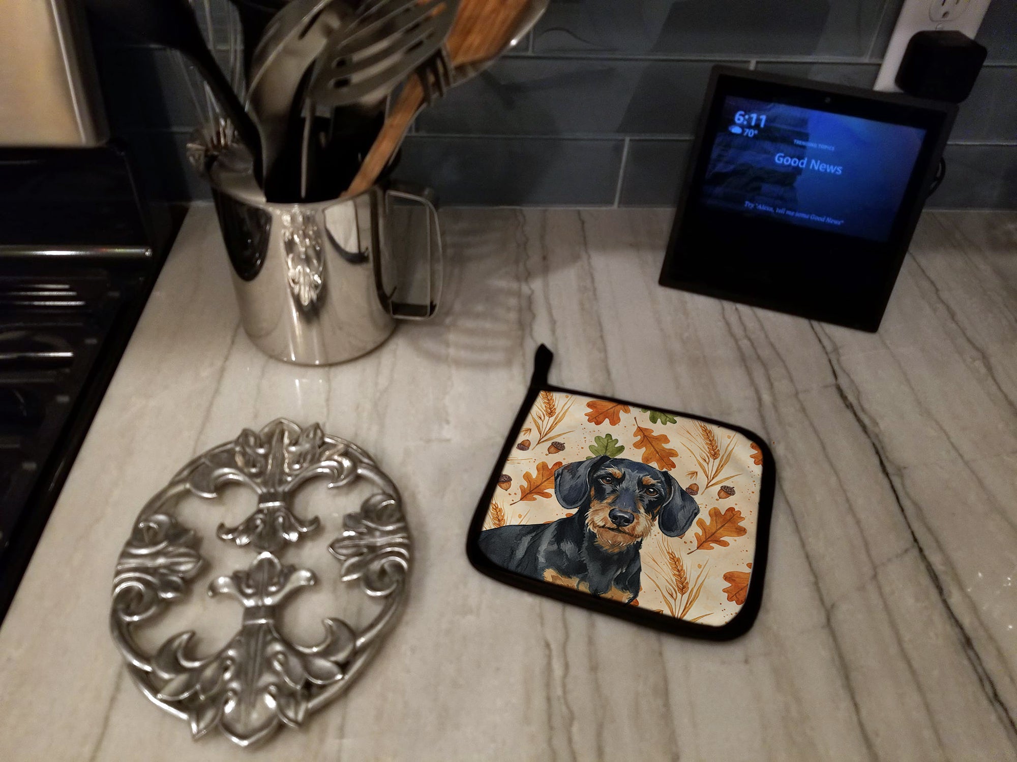 Wirehaired Black and Tan Dachshund Heirloom Fall Pot Holder Set of 2 Heat Resistant Quilted Hot Pads 7.5 x 7.5 Inch, Insulated Kitchen Trivets for Cooking & Baking