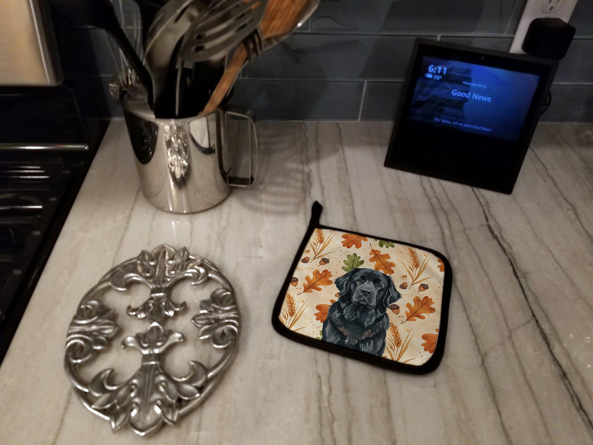 Black Newfoundland Heirloom Fall Pot Holder Set of 2 Heat Resistant Quilted Hot Pads 7.5 x 7.5 Inch, Insulated Kitchen Trivets for Cooking & Baking