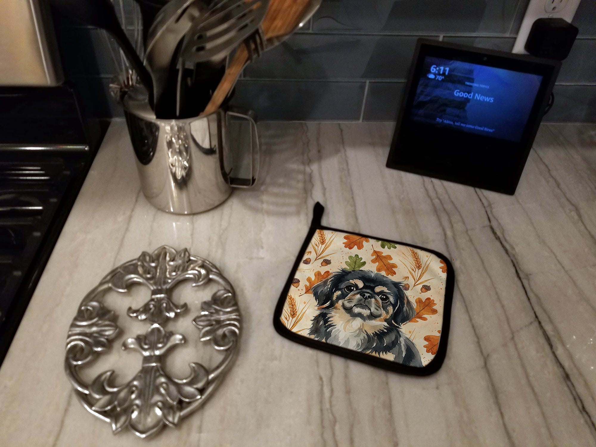 Black and Tan Pekingese Heirloom Fall Pot Holder Set of 2 Heat Resistant Quilted Hot Pads 7.5 x 7.5 Inch, Insulated Kitchen Trivets for Cooking & Baking
