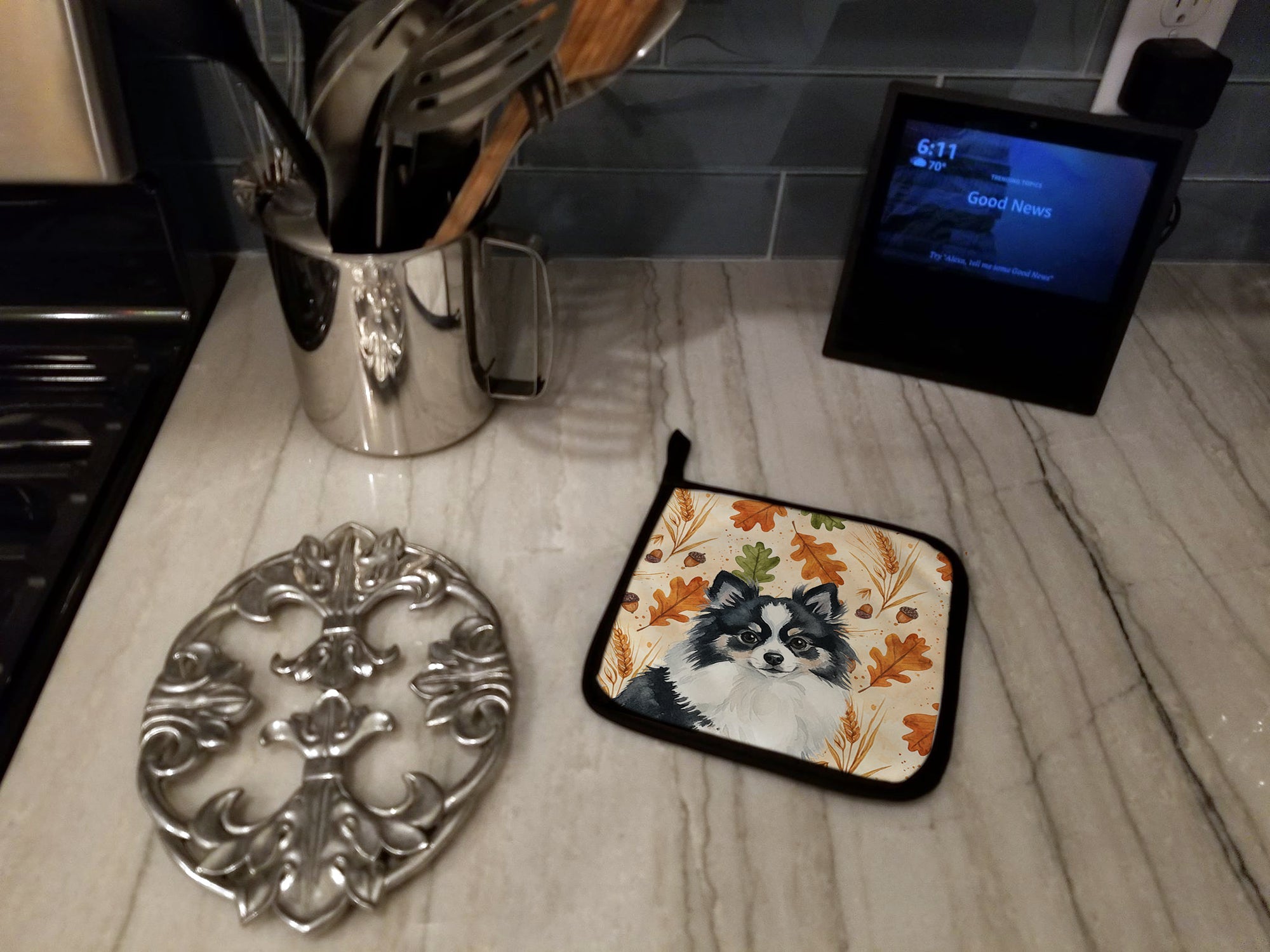 Black and White Pomeranian Heirloom Fall Pot Holder Set of 2 Heat Resistant Quilted Hot Pads 7.5 x 7.5 Inch, Insulated Kitchen Trivets for Cooking & Baking